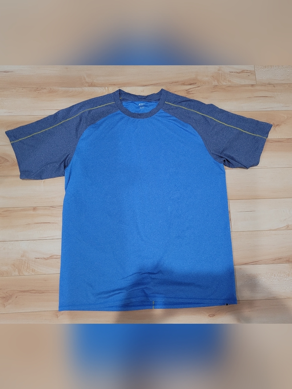 MEC men's size large T shirt